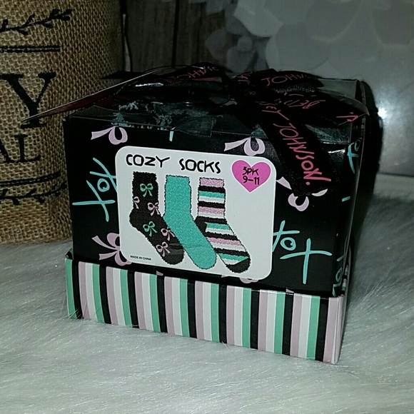 Betsey Johnson cozy socks set of 3 gift set - Picture 3 of 4